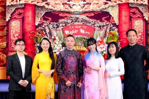 CLB áo dài Việt Nam vinh danh nghề may truyền thống