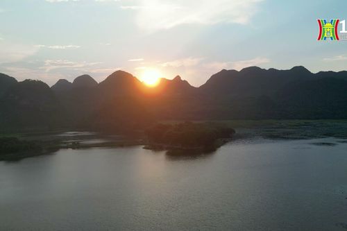Mênh mông mây nước hồ Tuy Lai