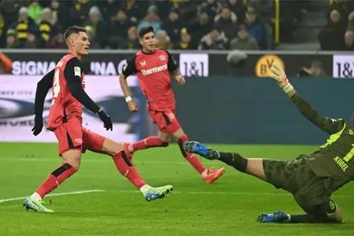 Bayer Leverkusen tiếp tục bám đuổi Bayern Munich