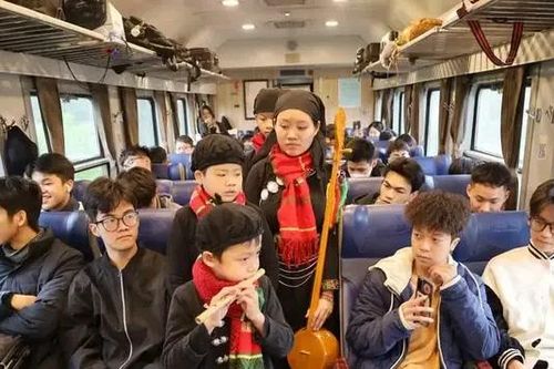 Học sinh Hà Nội trải nghiệm tàu du lịch đến Thái Nguyên