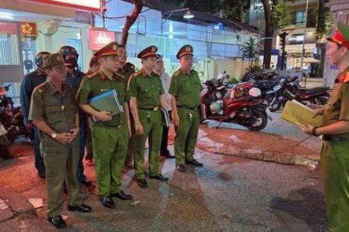 Công an Quận 1 đồng loạt ra quân thực hiện công tác kiểm tra cư trú