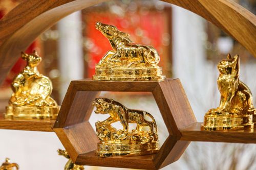 Mãn nhãn tượng 12 con giáp mạ vàng 24k dành riêng cho nhà giàu chơi Tết
