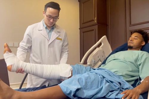 Bác sĩ nhớ lại ca phẫu thuật đầy áp lực cho cầu thủ Nguyễn Xuân Son