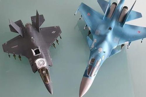 Khoảnh khắc máy bay Nga Su-34 'chạm trán' F-35 Italia ở khoảng cách gần