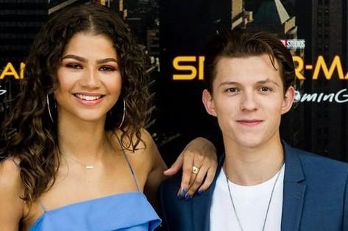Tom Holland đính hôn với Zendaya, chính thức phá bỏ lời nguyền 'ba đời nhà Nhện'
