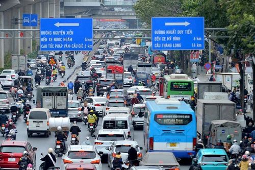 Cận Tết người dân Thủ đô vật lộn với cảnh ùn tắc