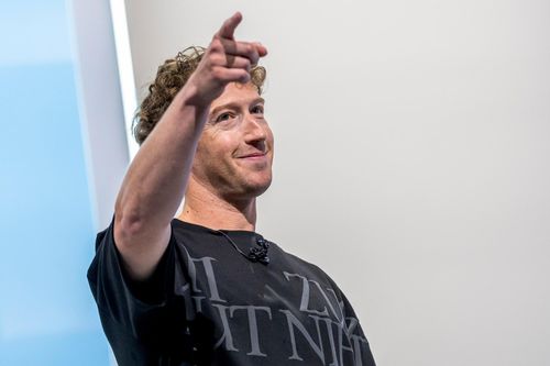 Mark Zuckerberg lột bỏ mặt nạ