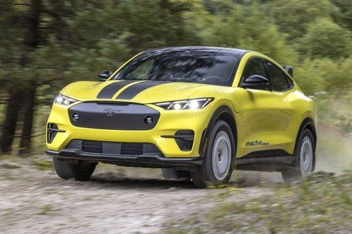 Ford Mustang Mach-E lần đầu bán chạy hơn phiên bản thuần xăng
