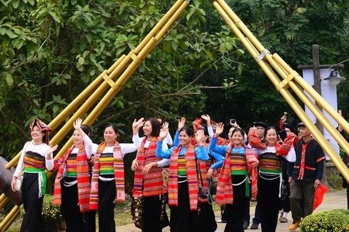 Làng Văn hóa - Du lịch các dân tộc Việt Nam đón 450.000 khách tham quan