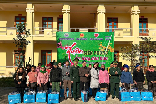 Chương trình 'Xuân Biên phòng ấm lòng dân bản' tại xã Thông Thụ