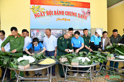 Đắk Lắk: Hơn 1.000 chiếc bánh chưng và 269 suất quà tặng gia đình khó khăn tại xã biên giới Ea Bung