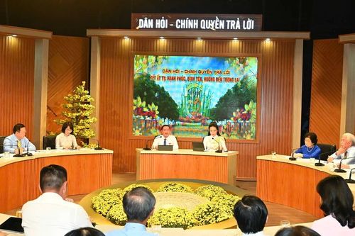 Công an TPHCM kêu gọi người dân theo dõi VNeID và Help 114 để cảnh giác lừa đảo dịp tết