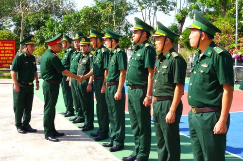 Đoàn công tác của Tổng cục Chính trị QĐND Việt Nam kiểm tra công tác sẵn sàng chiến đấu và thăm, chúc Tết BĐBP An Giang