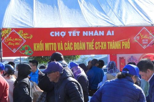 'Chợ Tết Nhân ái' nơi tiền tiêu Tổ quốc