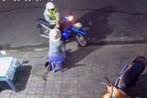 Bắt giữ đối tượng cướp giật vé số của người già
