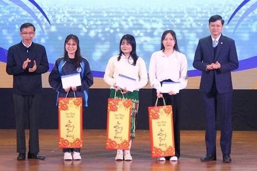 Học bổng Quỹ đồng hành cùng sinh viên vùng khó: Tôn vinh giá trị dấn thân và lòng biết ơn