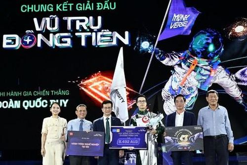 Lộ diện sinh viên chinh phục Vũ trụ Đồng tiền nhận thưởng 1 tỷ đồng