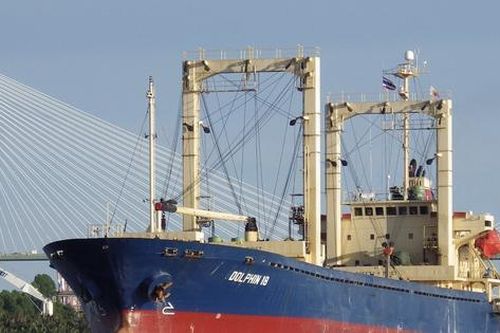 Giải cứu 18 thuyền viên trôi dạt trên vùng biển quốc tế