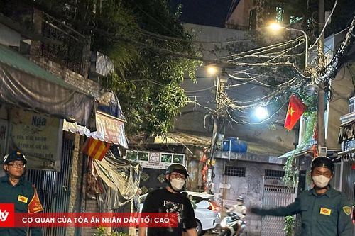 Cứu 2 người khỏi vụ cháy nhà ở TP.HCM