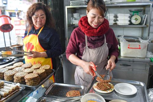 Hàng chả rươi gần 30 năm ở Hà Nội, từng được giới thiệu trên truyền hình Mỹ