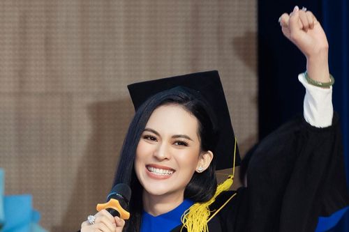 Người đẹp hai con Sang Lê tốt nghiệp Á khoa thạc sĩ ngành Kinh tế