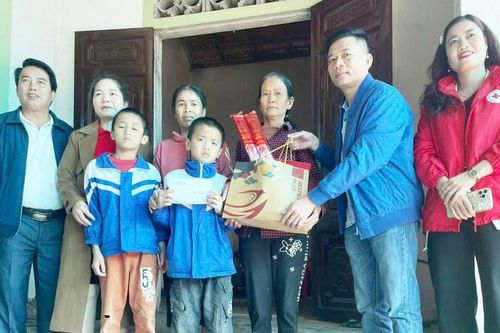 Hỗ trợ sinh kế, tặng quà Tết hộ có hoàn cảnh khó khăn ở huyện Thanh Chương