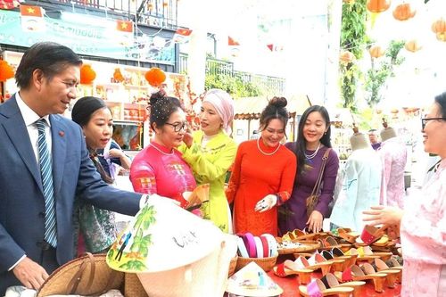 Không gian Tết Việt giữa lòng thủ đô Kuala Lumpur