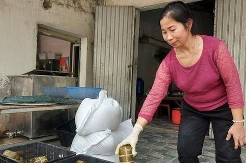 Làng nghề bánh chưng lớn nhất Nghệ An rộn ràng vào vụ Tết