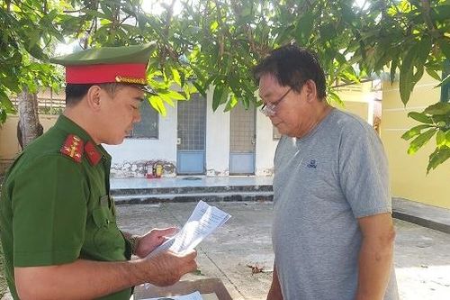 Ghen tuông, chủ quán tạp hóa đâm người đàn ông tử vong