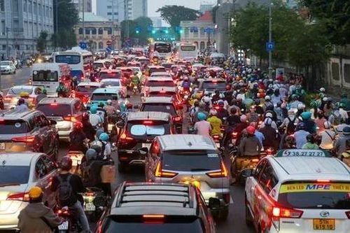 Giải pháp phát triển giao thông
