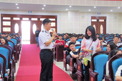 Học viện Hải quân tuyên truyền biển, đảo cho hơn 350 giáo viên, học sinh