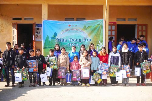 Chương trình 'Mùa Đông ấm 2024'