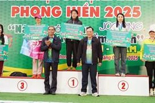 Hơn 1.100 vận động viên tham gia giải chạy 'Nâng bước chân, ươm mầm xanh'