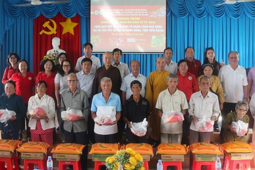 Phật giáo Q.8 trao quà đến bà con khó khăn tại H.Gò Công Đông, Tiền Giang