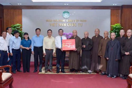 Phái đoàn lãnh đạo Thành ủy TP.HCM thăm, chúc Tết Ất Tỵ đến Giáo hội tại Việt Nam Quốc Tự