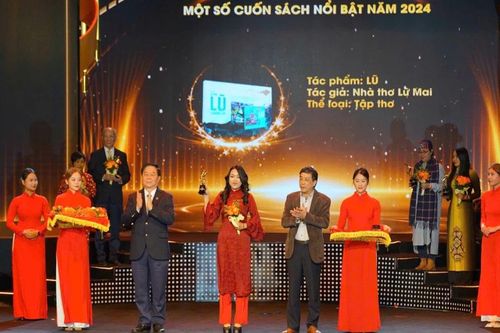 Trường ca 'Lũ': Cuốn sách điện tử nổi bật năm 2024