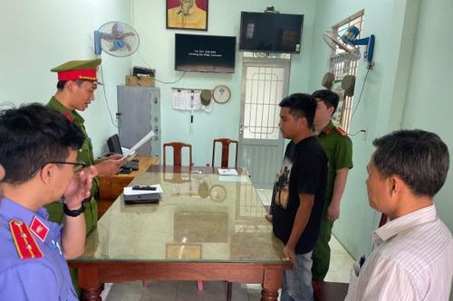 5 đối tượng móc nối cân khống củi nhập kho, chiếm đoạt hơn 1,2 tỷ đồng