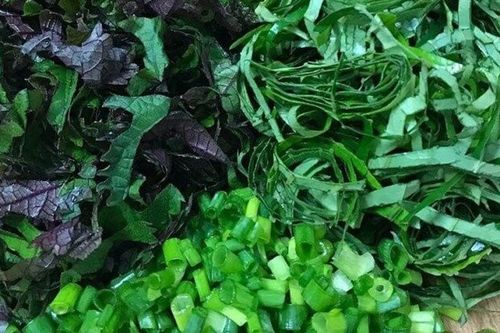 Cặp đôi rau gia vị nhiều người chỉ dùng lá và ngọn, nếu thêm một bước sẽ biến phần bỏ đi thành 'tiên dược' cho sức khỏe