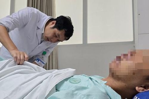 Tự chế mìn để đánh cá, nam thanh niên bị đa chấn thương nguy kịch
