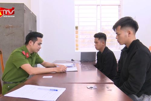 'Cặp bài trùng' bán lẻ ma túy, tàng trữ vũ khí 'sa lưới'