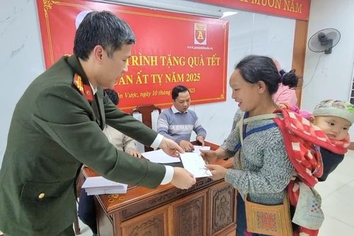 An ninh Thủ đô cùng Quỹ Thiện Tâm của Tập đoàn Vingroup, chia sẻ khó khăn nơi vùng sâu, vùng xa, biên cương của Tổ quốc