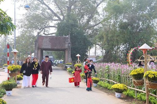 'Tết làng Việt 2025' chào xuân Ất Tỵ tại làng cổ Đường Lâm