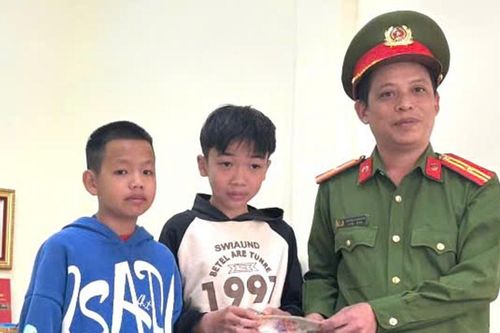 Đắk Nông: Hai học sinh lớp 6 nhặt được 10 triệu đồng trả lại cho người đánh rơi