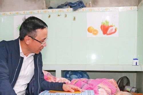 Hải Phòng: Thăm, tặng quà Tết cho các gia đình chính sách và hộ cận nghèo