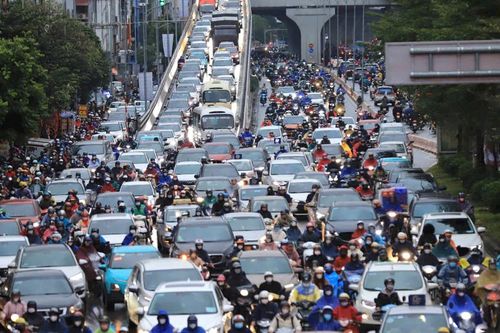 Xe cá nhân tiếp tục tăng mạnh: Hà Nội oằn mình trong áp lực giao thông