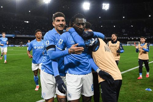Kết quả Serie A hôm nay: Napoli xây chắc ngôi đầu bảng, Roma hòa kịch tính Bologna