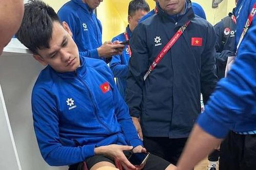 Nhà vô địch ASEAN Cup Hồ Tấn Tài phải phẫu thuật vì đứt dây chằng