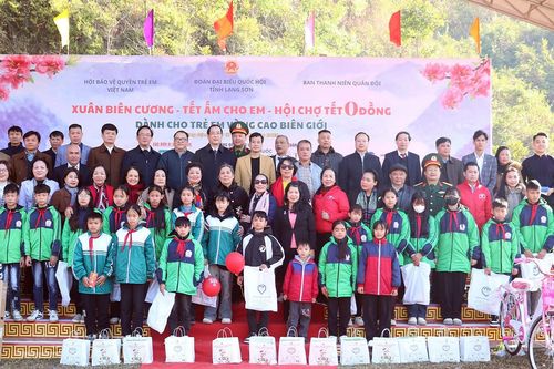 1,9 tỷ đồng đồng hành với trẻ em vùng cao có hoàn cảnh khó khăn