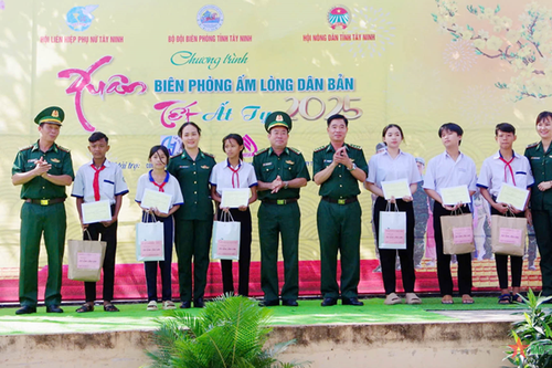 Chương trình 'Xuân Biên phòng ấm lòng dân bản' tại Tây Ninh