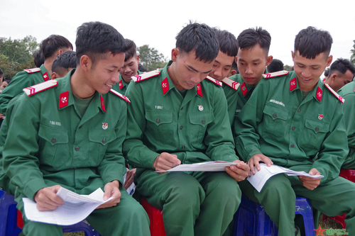 Sư đoàn 2 tổ chức Ngày hội tư vấn hướng nghiệp cho bộ đội xuất ngũ năm 2025
